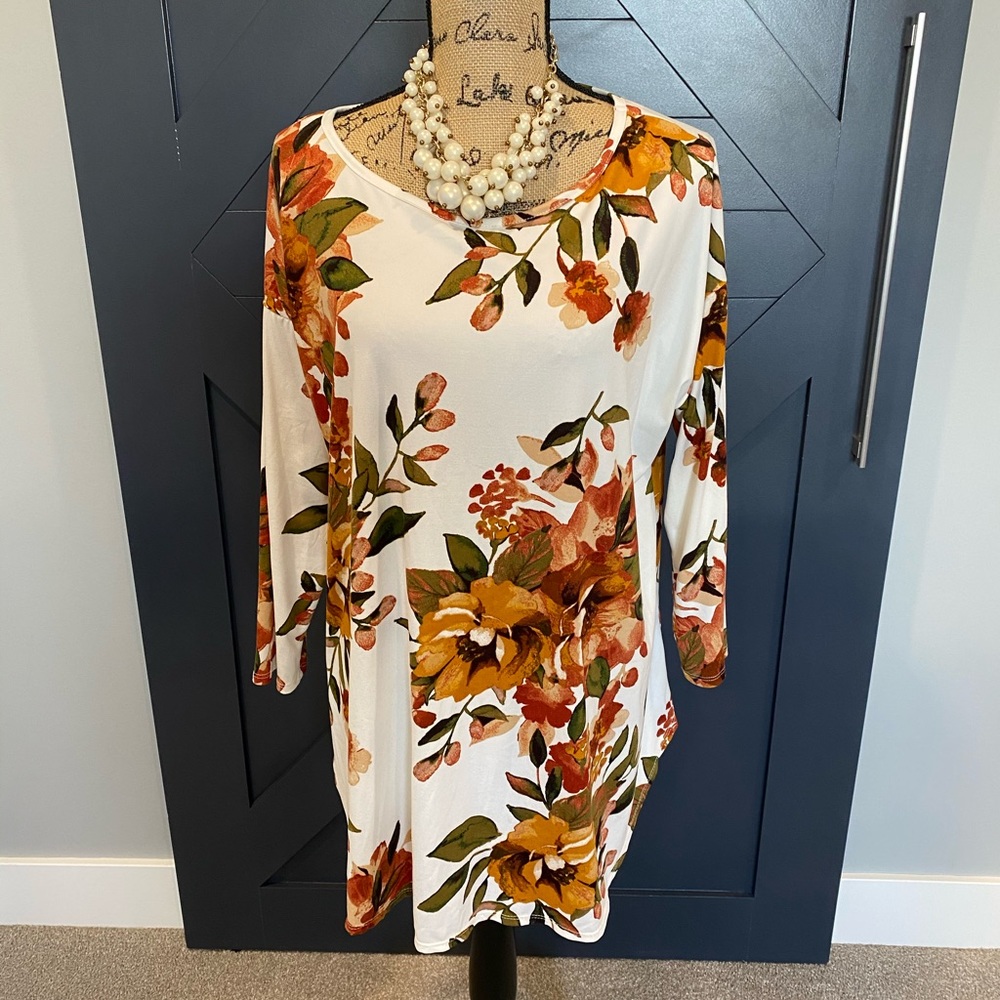 Floral tunic from honeyme curvy. Size xxl